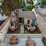 מלון Eflin Haus Historical Place & Monument 3*