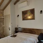 Eflin Haus Historical Place & Monument מלון